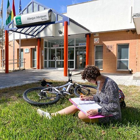 Albergue Inturjoven Sevilla Екстер'єр фото