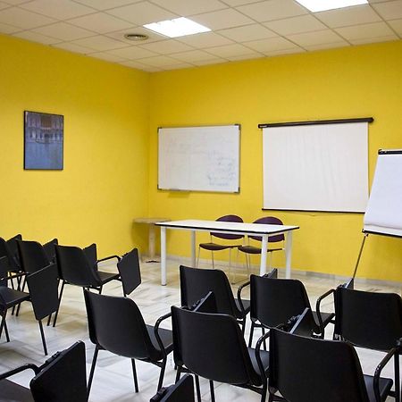 Albergue Inturjoven Sevilla Екстер'єр фото