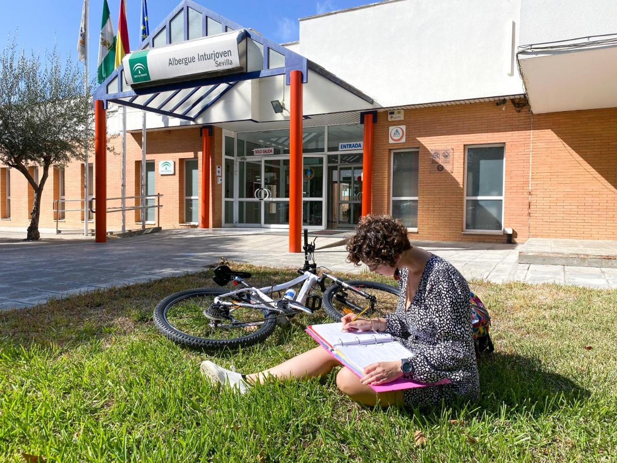 Albergue Inturjoven Sevilla Екстер'єр фото
