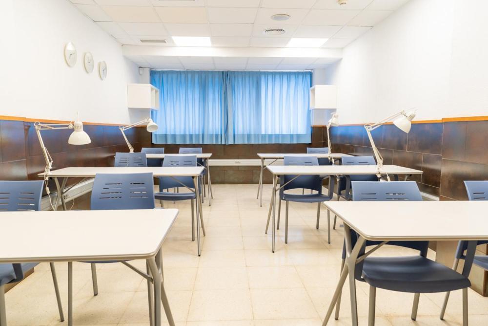 Albergue Inturjoven Sevilla Екстер'єр фото