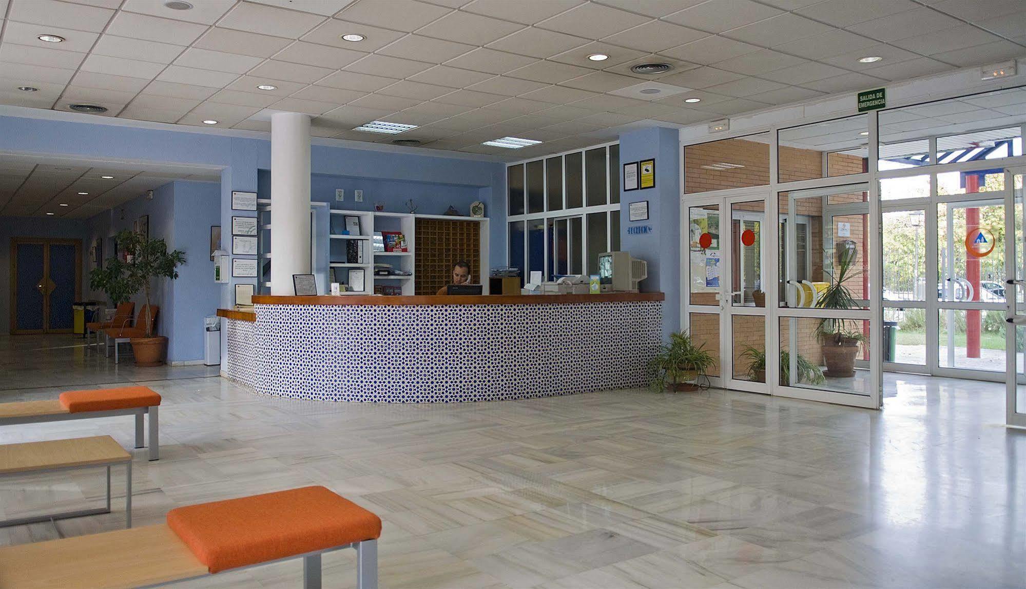 Albergue Inturjoven Sevilla Екстер'єр фото