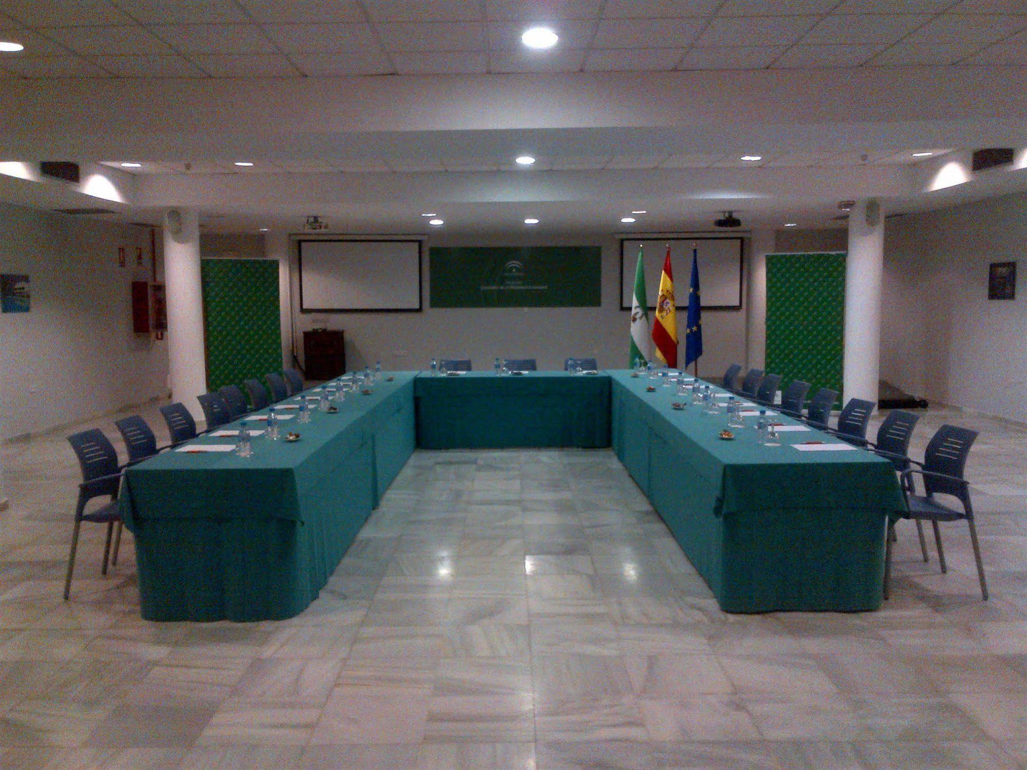 Albergue Inturjoven Sevilla Екстер'єр фото