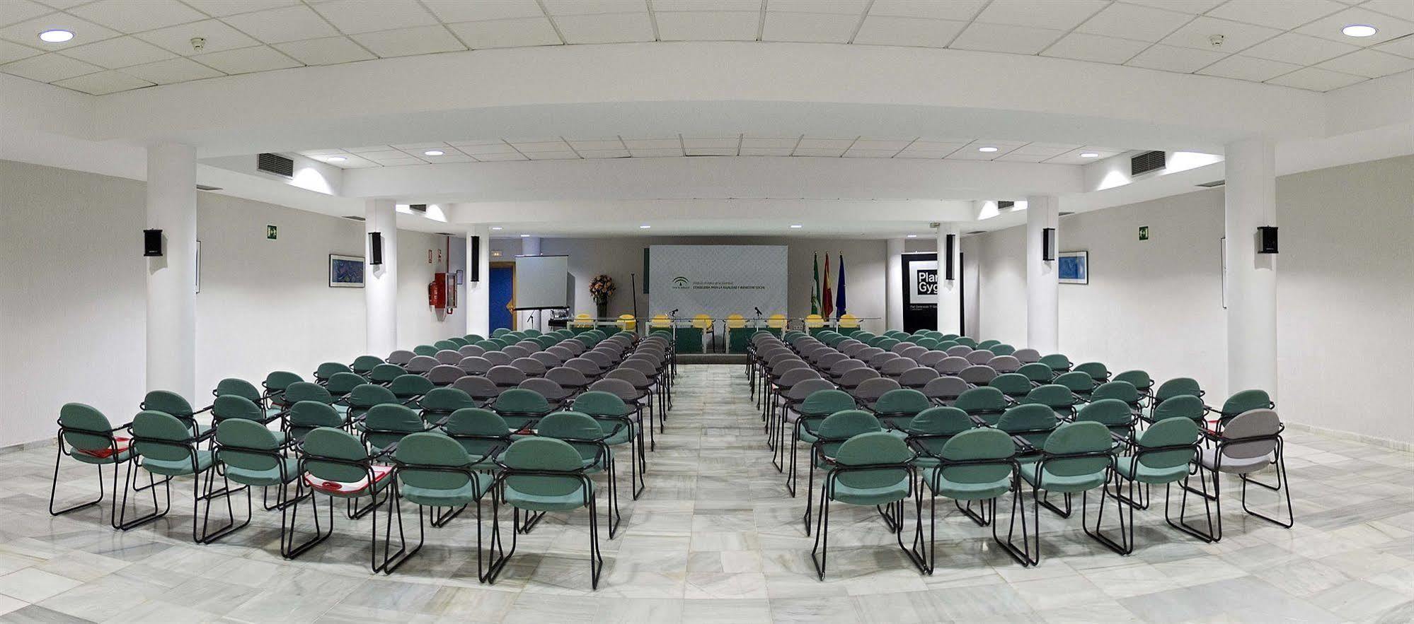 Albergue Inturjoven Sevilla Екстер'єр фото